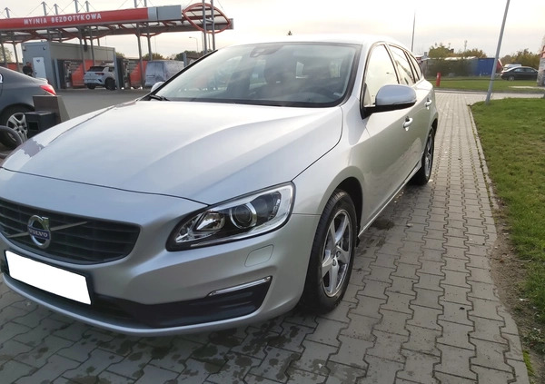 Volvo V60 cena 55000 przebieg: 64417, rok produkcji 2017 z Turek małe 154